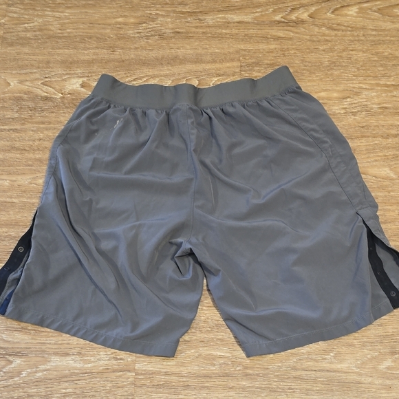 Under Armour Men's Gray Shorts - Picture 5 of 6